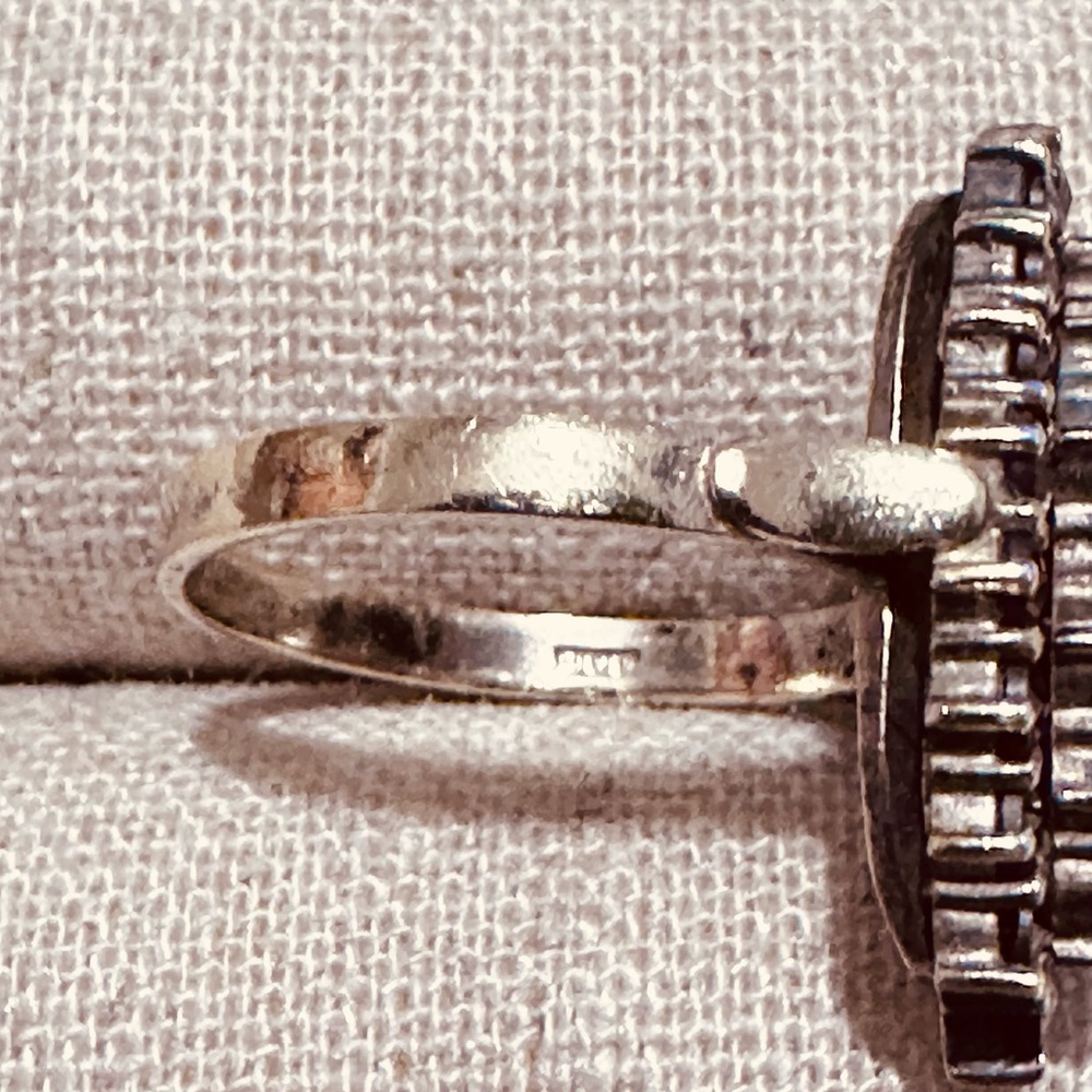 Vintage | Ring | Sterling Silver Garnet Ring - Picture 4 of 12